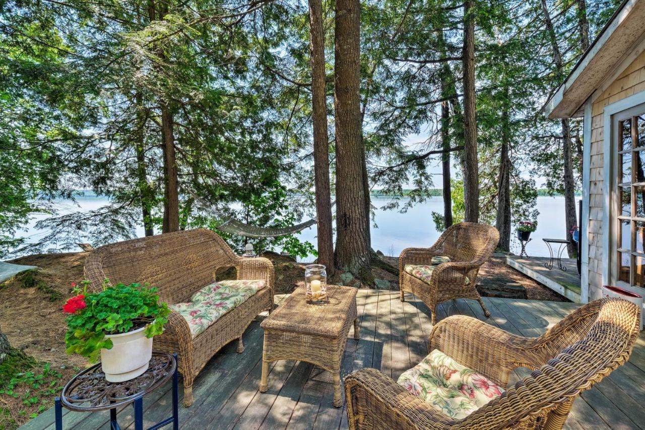 Villa Cozy Lakefront Madison Cabin With Dock And Kayaks Extérieur photo