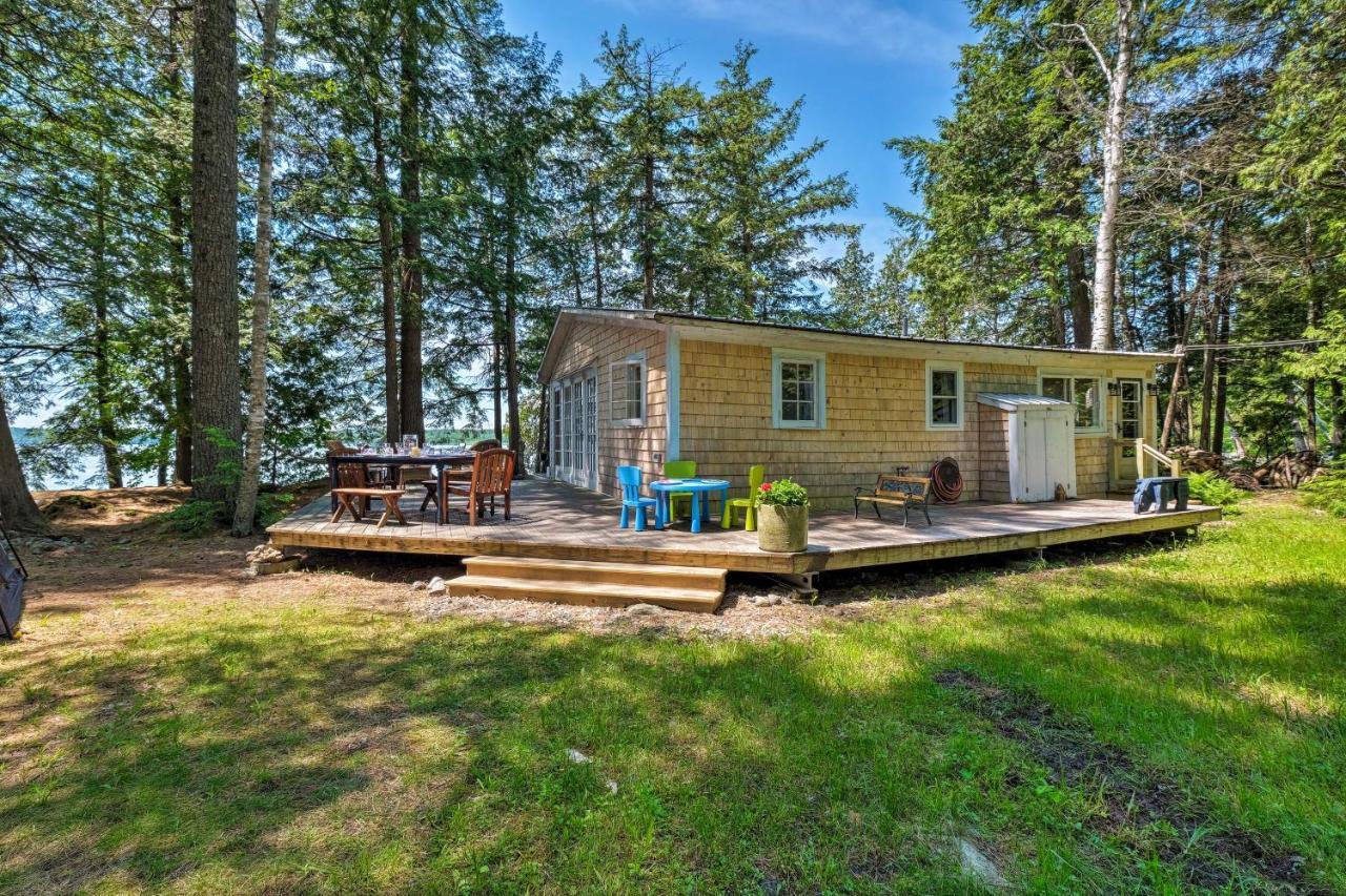 Villa Cozy Lakefront Madison Cabin With Dock And Kayaks Extérieur photo