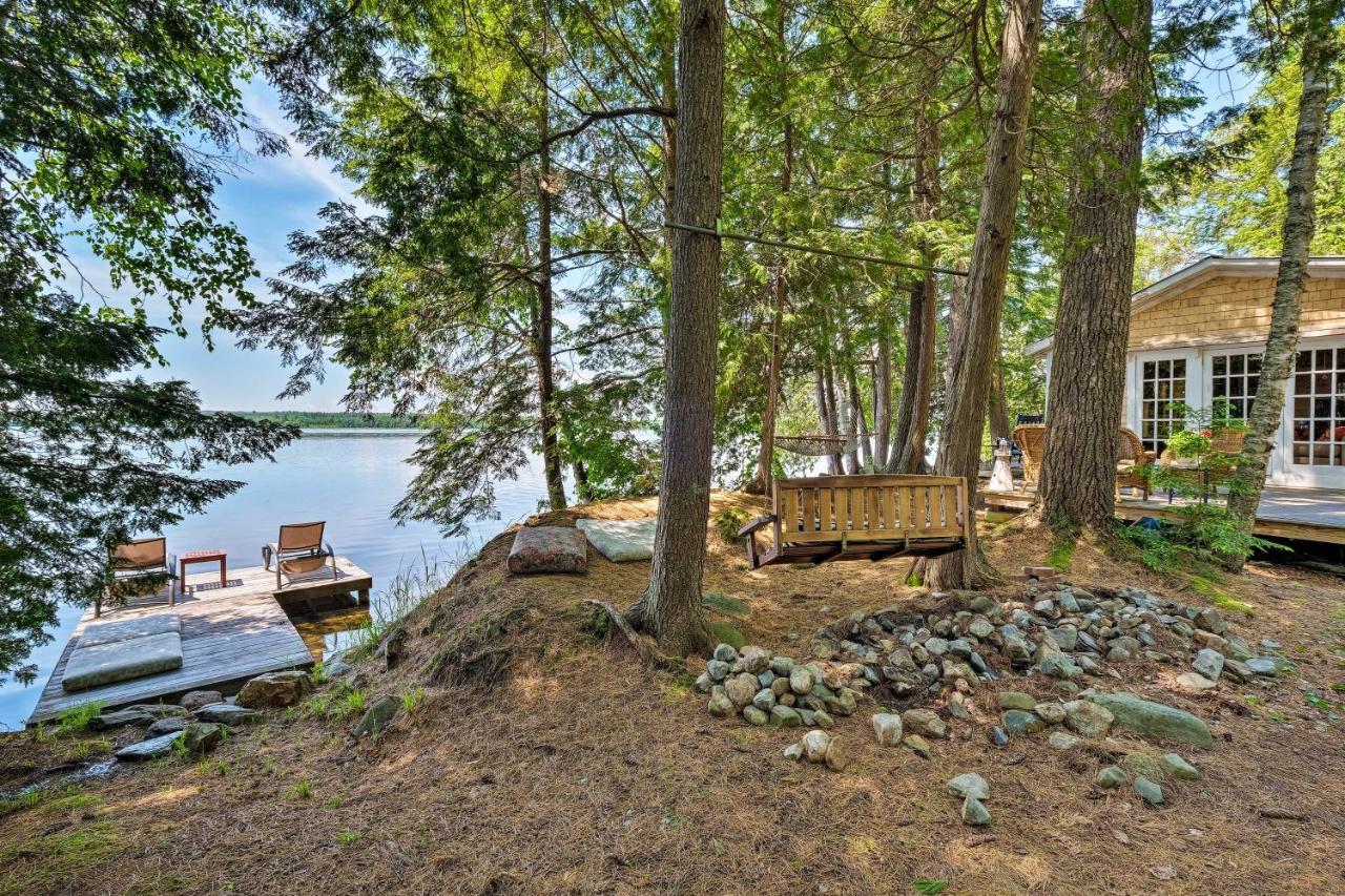 Villa Cozy Lakefront Madison Cabin With Dock And Kayaks Extérieur photo